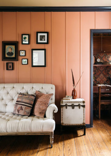 Un décor au style bohème chic californien // Un salon rose orangé, un brin rétro, un brin seventies