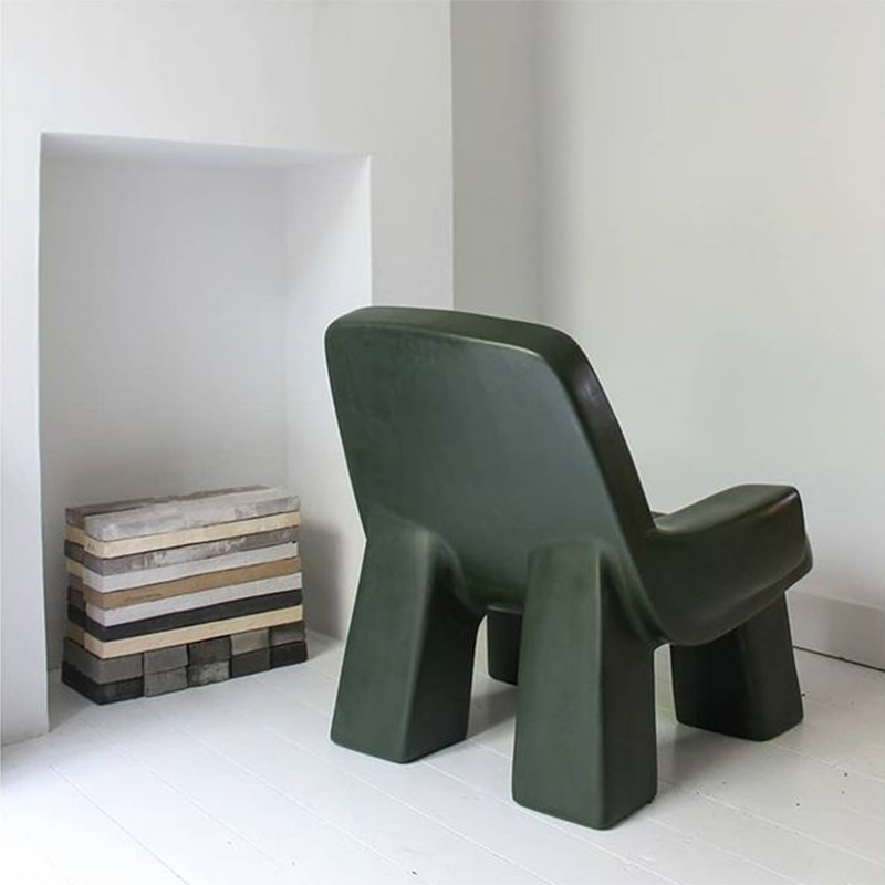 L'univers totémique de @t_o_o_g_o_o_d // Toogood's Fudge Chair in Malachite fibreglass