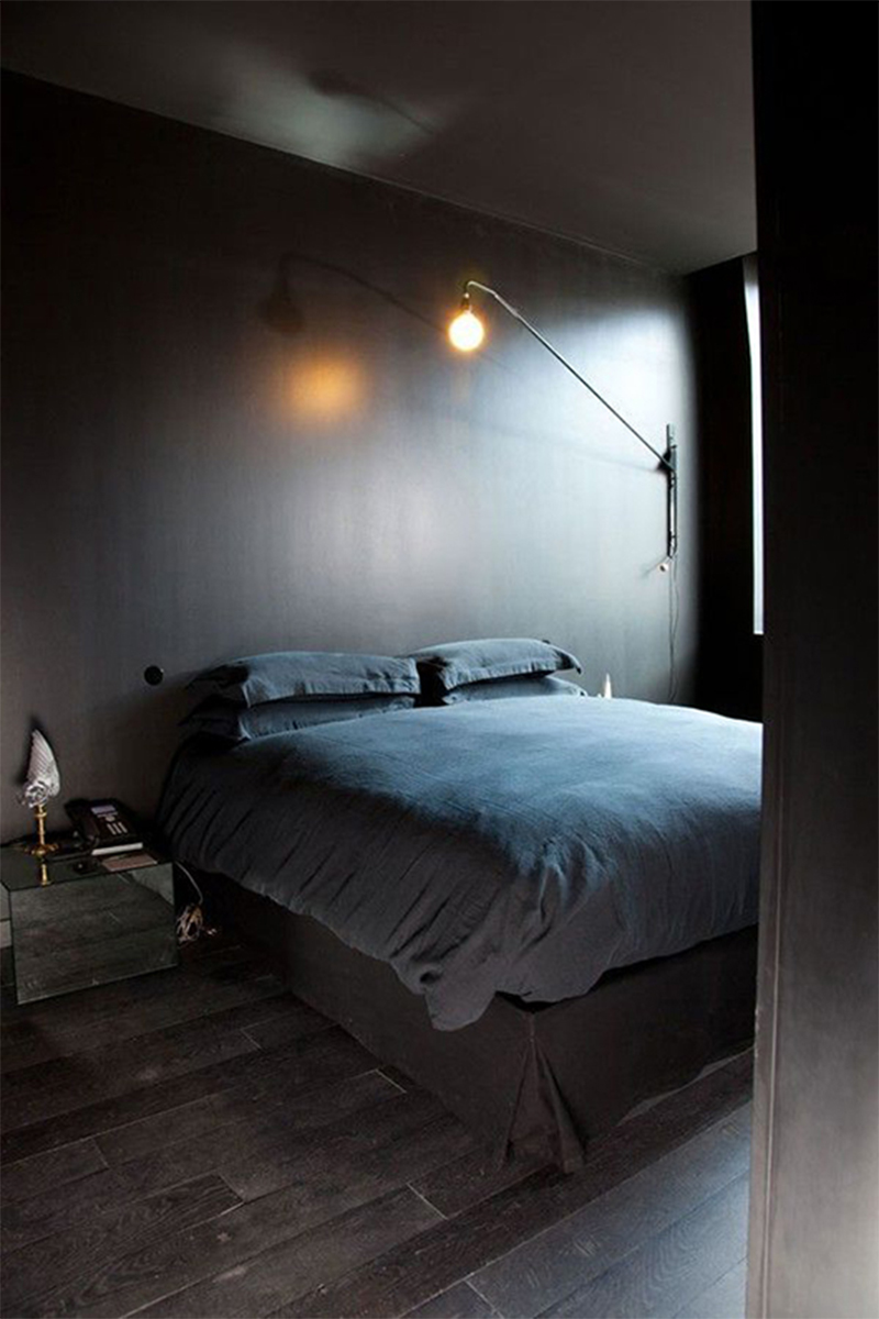 Une chambre noire monochrome et minimaliste