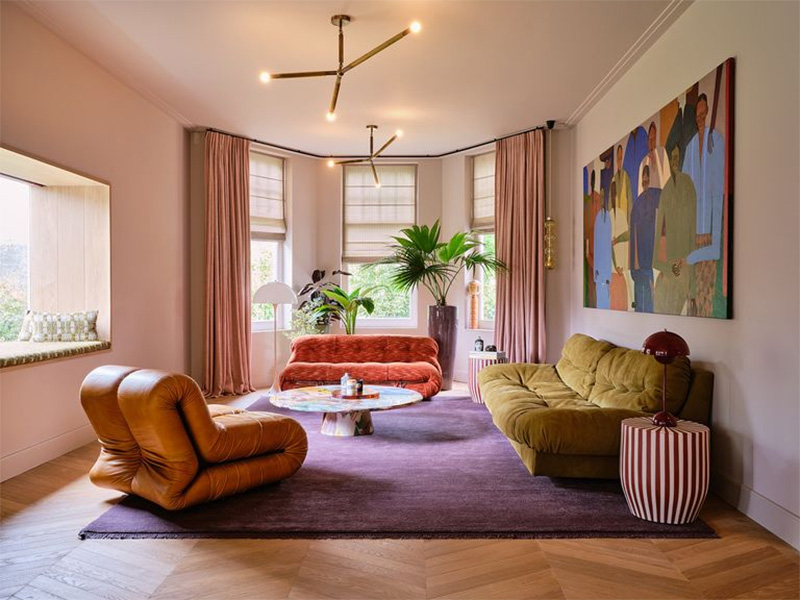 La maison de Carice van Houten pleine de couleurs à Amsterdam