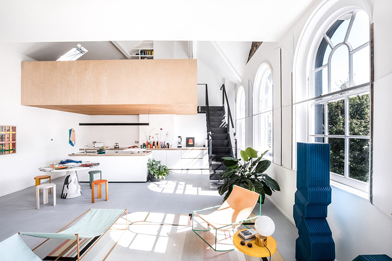 Un loft lumineux et design dans une ancienne chapelle