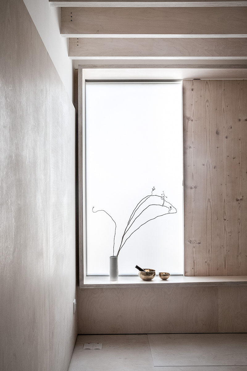 Une chambre minimaliste dans un style japonisant