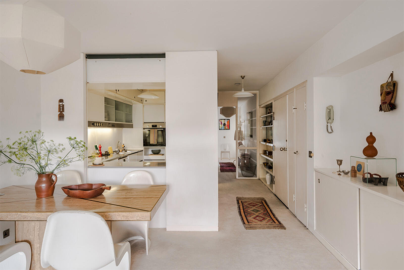 Dans cet appartement à Londres, les espaces blancs ont été ouverts Dans cet appartement à Londres, les espaces blancs ont été ouverts pour fluidifier la circulation et permettre à la lumière de circuler