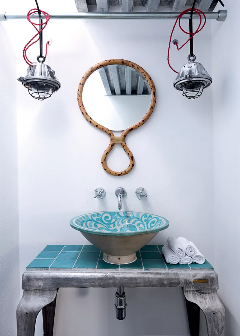 Le loft de Paola Navone, prêtresse de la déco "esprit vacances", à Milan Le loft de Paola Navone, prêtresse de la déco "esprit vacances", à Milan
