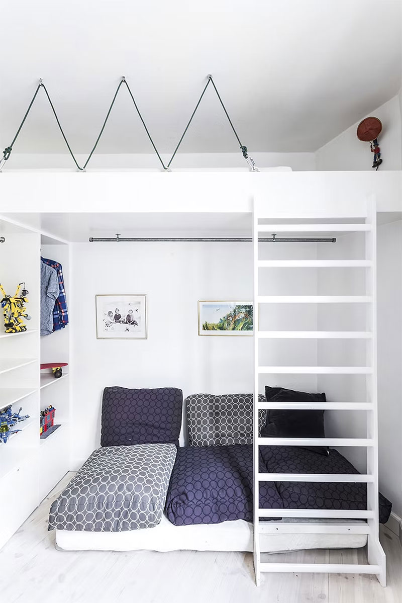 Chambre d'ado blanche avec mezzanine