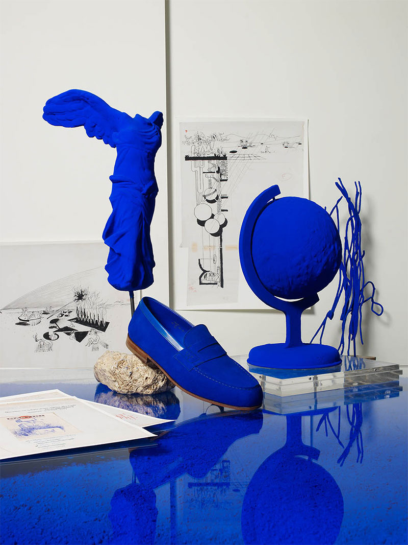 Le bleu Klein en décoration // JM Weston Le Moc Loafer in Yves Kline Blue