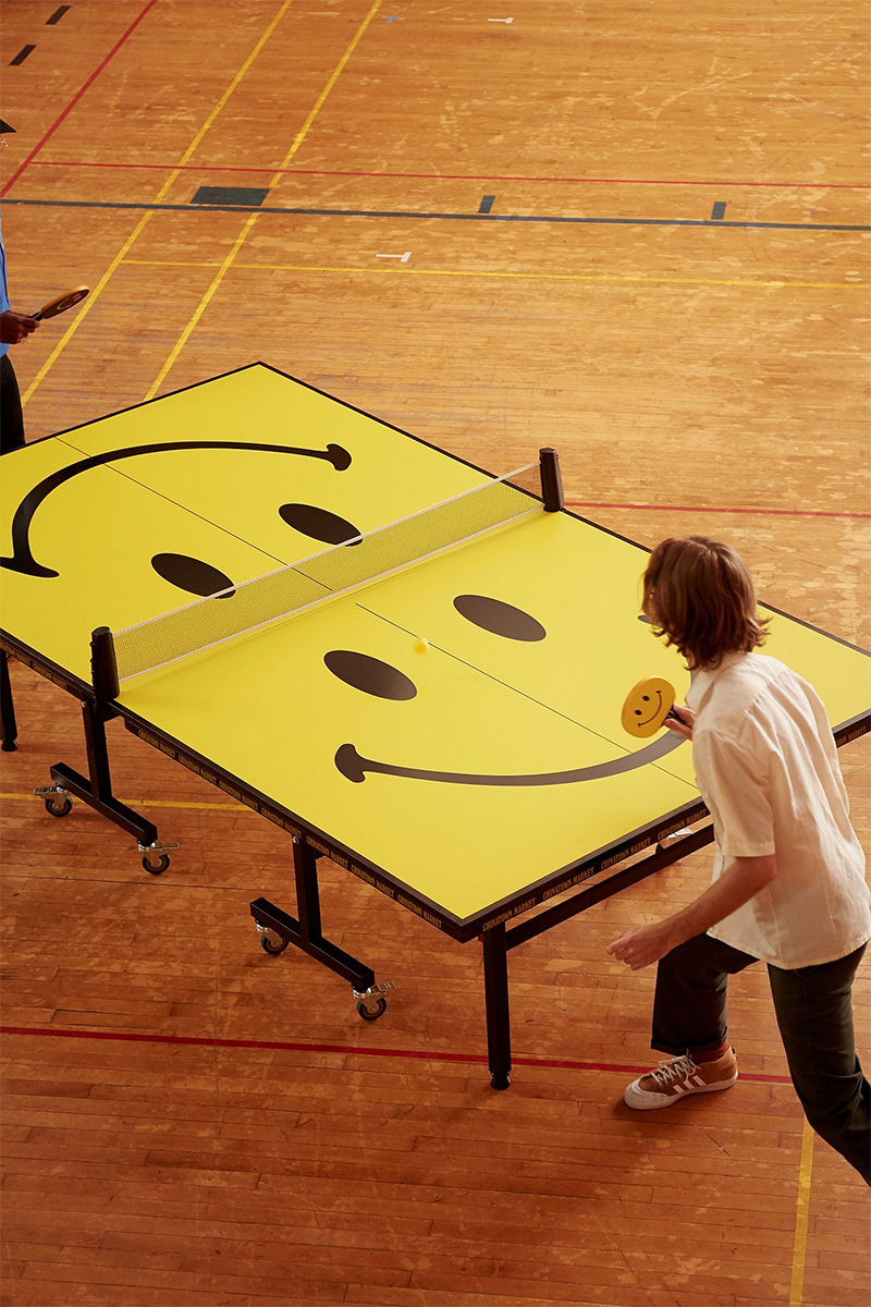 Génération régressive : Table de ping pong Smiley par Urbanoutfitters