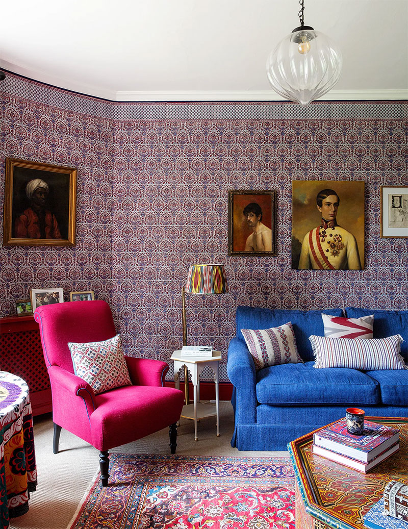 Fauteuils et canapés au look grand-mère, mais version colorée // L'intérieur de Jeremy Langmead