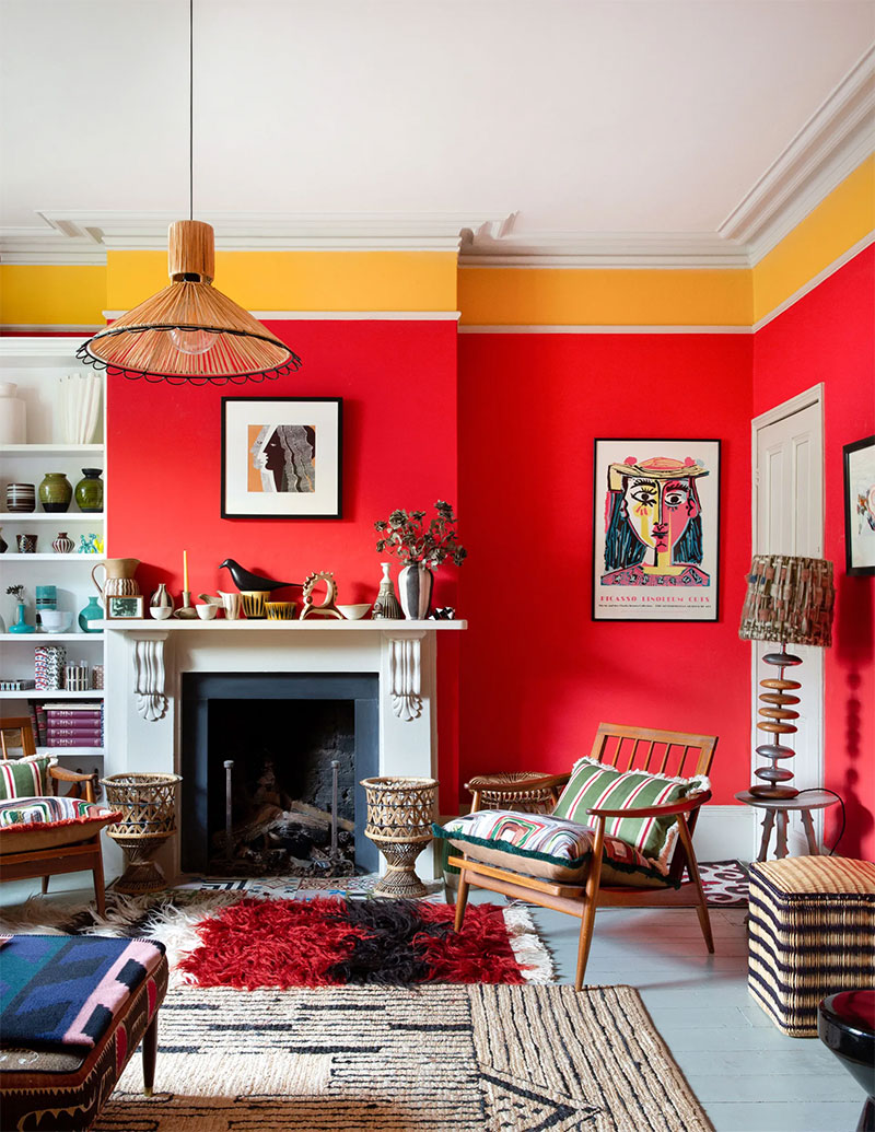 Du rouge vif et du jaune pour le salon de Sarah Corbett-Winder à Londres Du rouge vif et du jaune pour le salon de Sarah Corbett-Winder à Londres