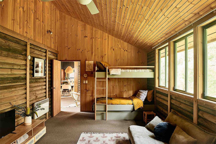 Une cabane de bois rustique, devenu un lodge boho - Turbulences Déco