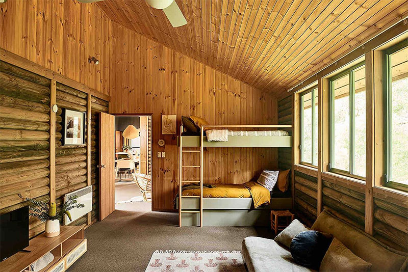 Une grande chambre, transformé en salle de jeu et dortoir pour enfants
