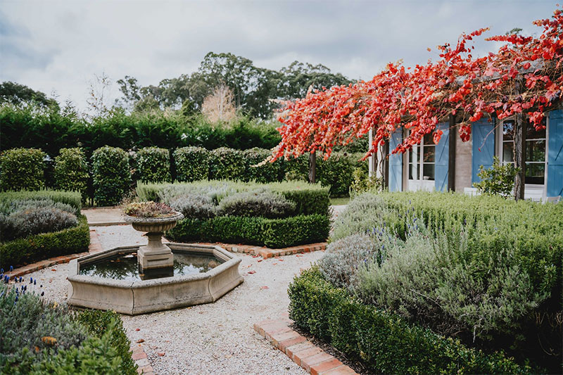 The French House à Trentham, Australie avec ses jardins à la française
