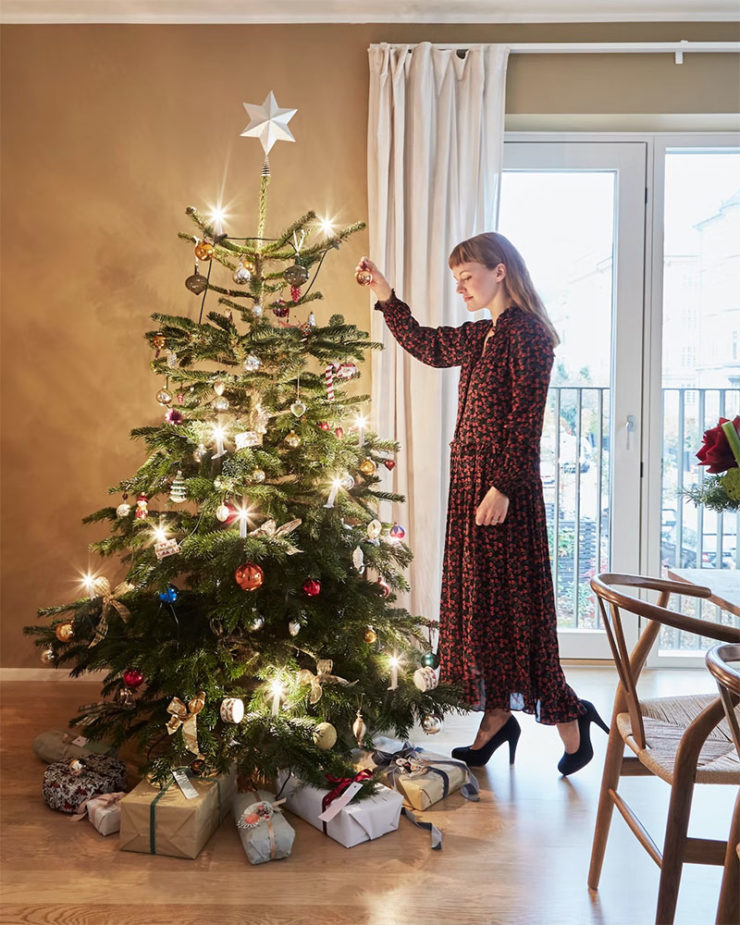 Comment décorer un grand sapin de Noël ?* Turbulences Déco