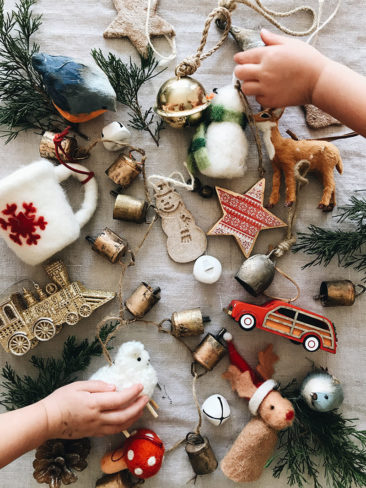 Des décos de Noël bois, rouge et blanc