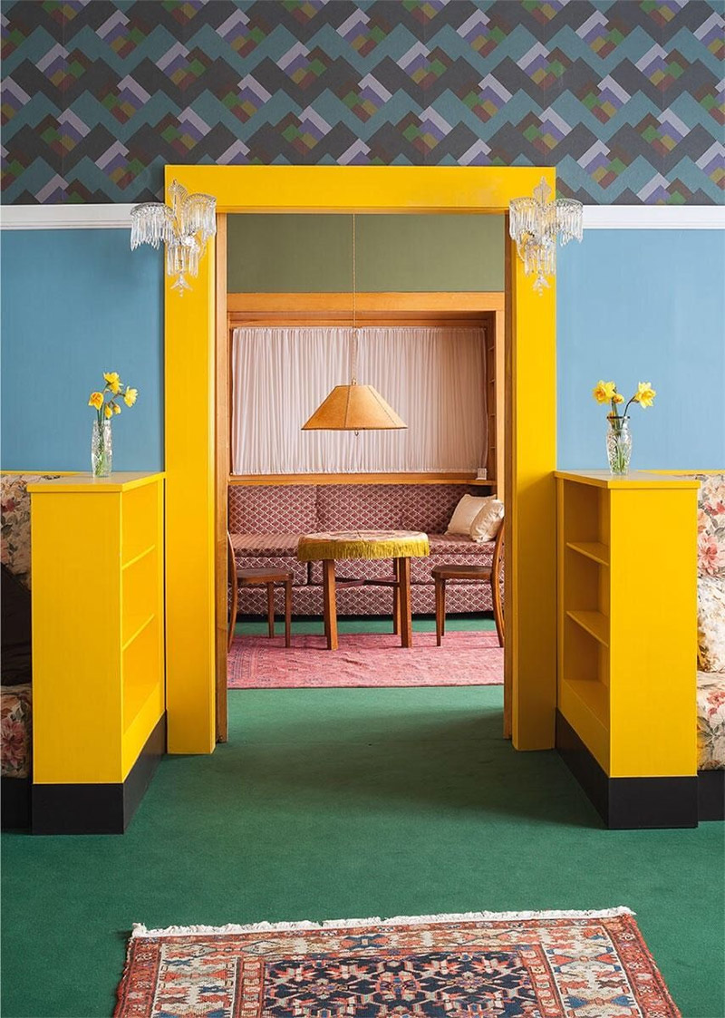 L'intérieur saturé de couleurs de la Brummel House par Adolf Loos, 1929.