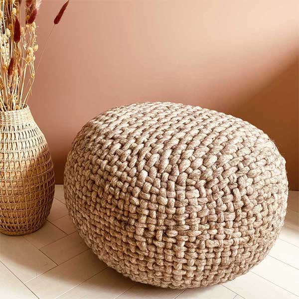 Pouf galet en laine grège, Opjet Paris, sur mybohem.fr