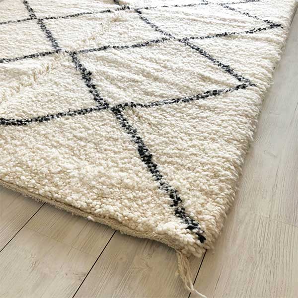 Tapis Béni Ouarain, 100% laine, écru et noir sur mybohem.fr