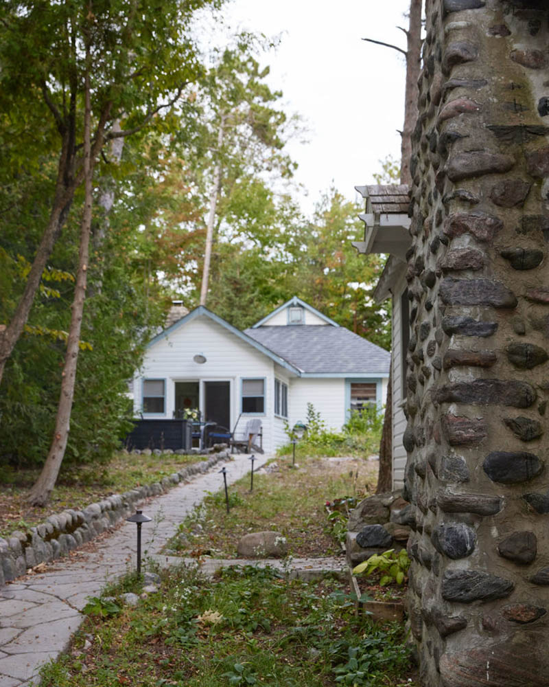 Beach House Lakeside, une maison au bord du look au look scandinave rétro