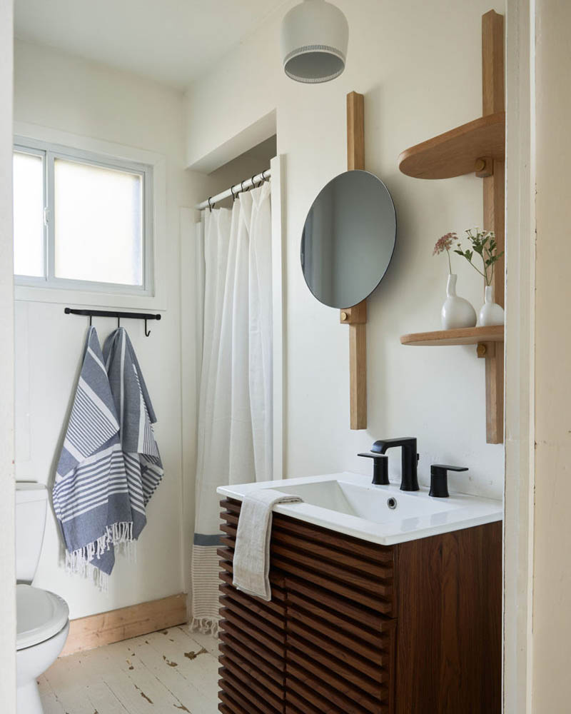 Une petite salle de bains au style scandinave