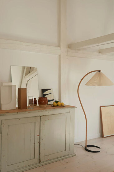 L'intérieur sous les toits de Caroline Feiffer à Copenhague dans un style scandinave vintage minimaliste