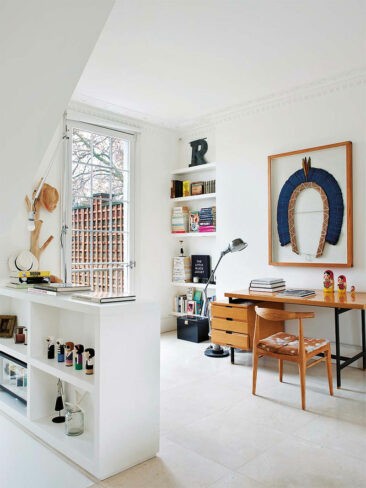 L'intérieur de Fanny Moizant à Londres, un mélange éclectique d'objets et de meubles vintage
