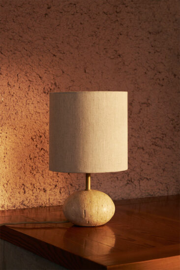 Collection SS2023 Zara Home Chromatic Poetry - Lampe en marbre et abat-jour écru