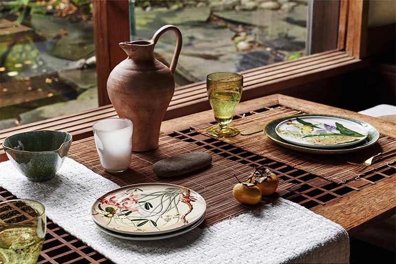 Table d'inspiration japonaise // Catalogue Anthropologie Living SS2023