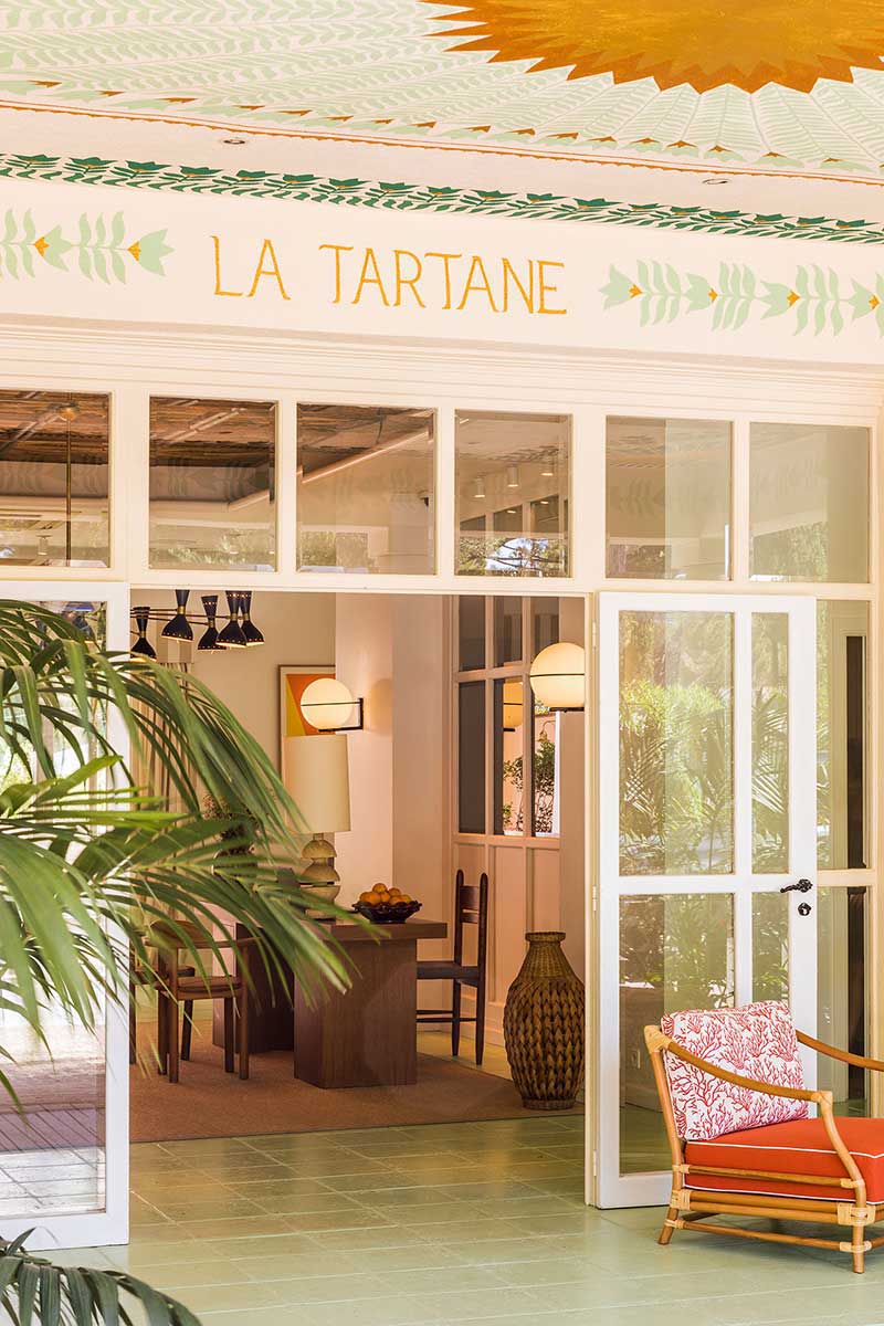 L'entrée de l'hôtel La Tartane à Saint Tropez