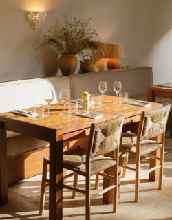 chaises-en-paille_hotel-Le-Moulin-Lourmarin