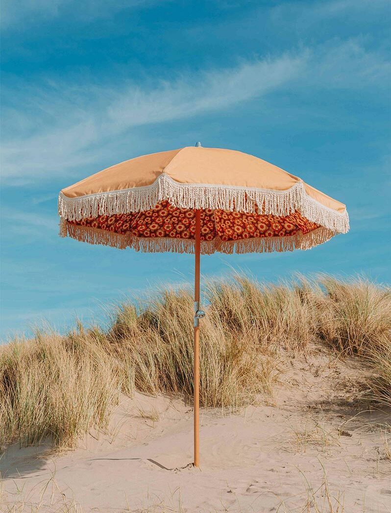Parasol vintage sur la plage - Catalogue Yuna Merch