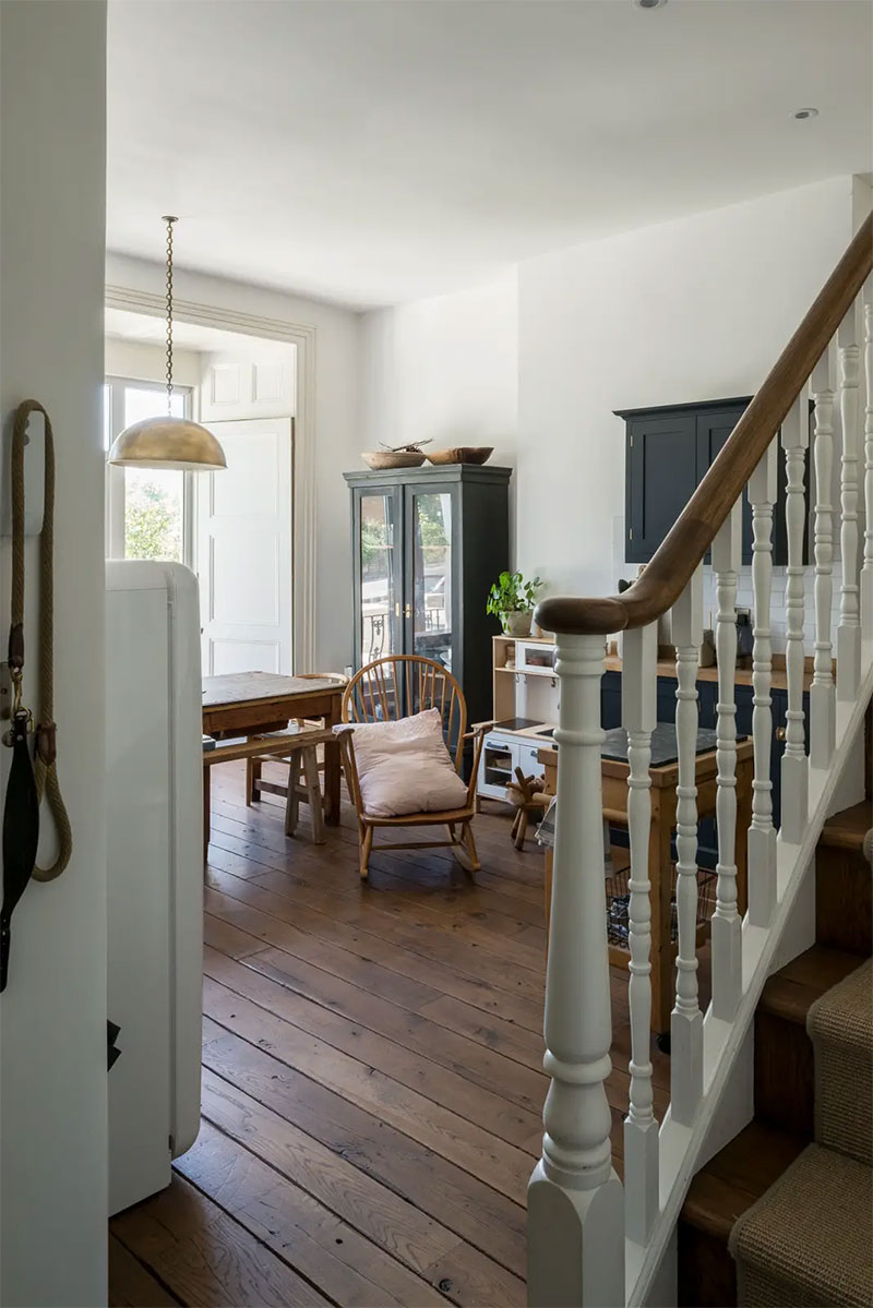 Ancien parquet en chêne ciré pour un style atelier