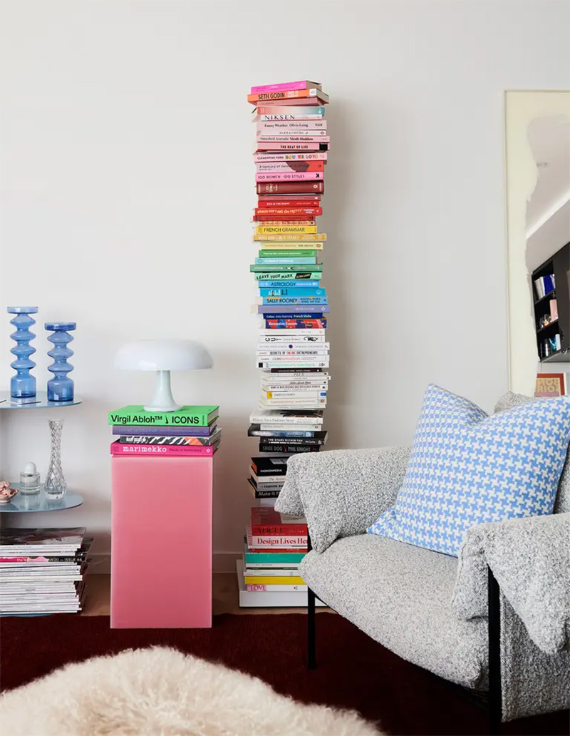 Étagères invisibles : des rangements pour livres super-héros pour habiller  vos murs