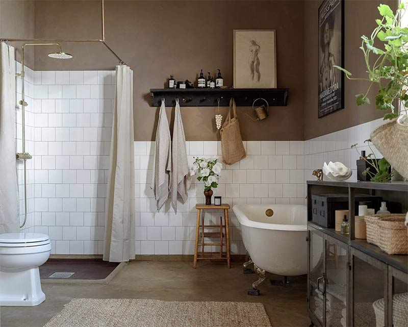 Une salle de bains vintage avec un petit look industriel