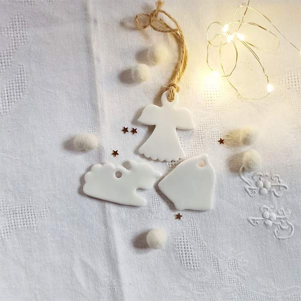 3 décorations de Noël en porcelaine blanche sur la boutique Etsy Fibule et Cabochon