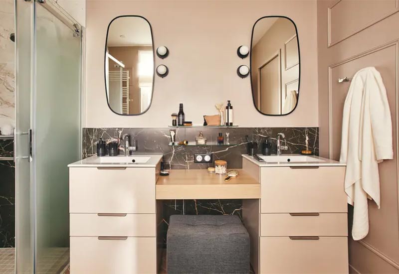 Salle de bains accessible et néoclassique, Leroy Merlin avec des meubles de salle sous-vasque sable Neo exclusive