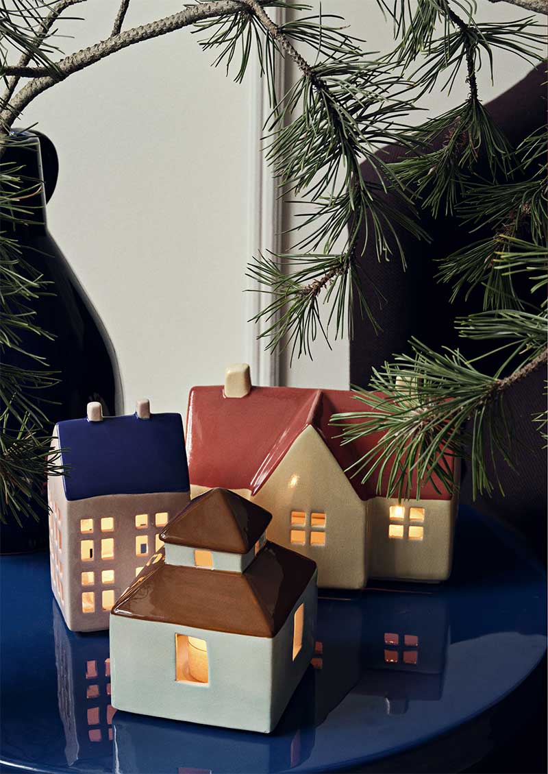 Catalogue de Noël Ferm Living 2023 - Petites maisons en céramique, bougeoir en couleur