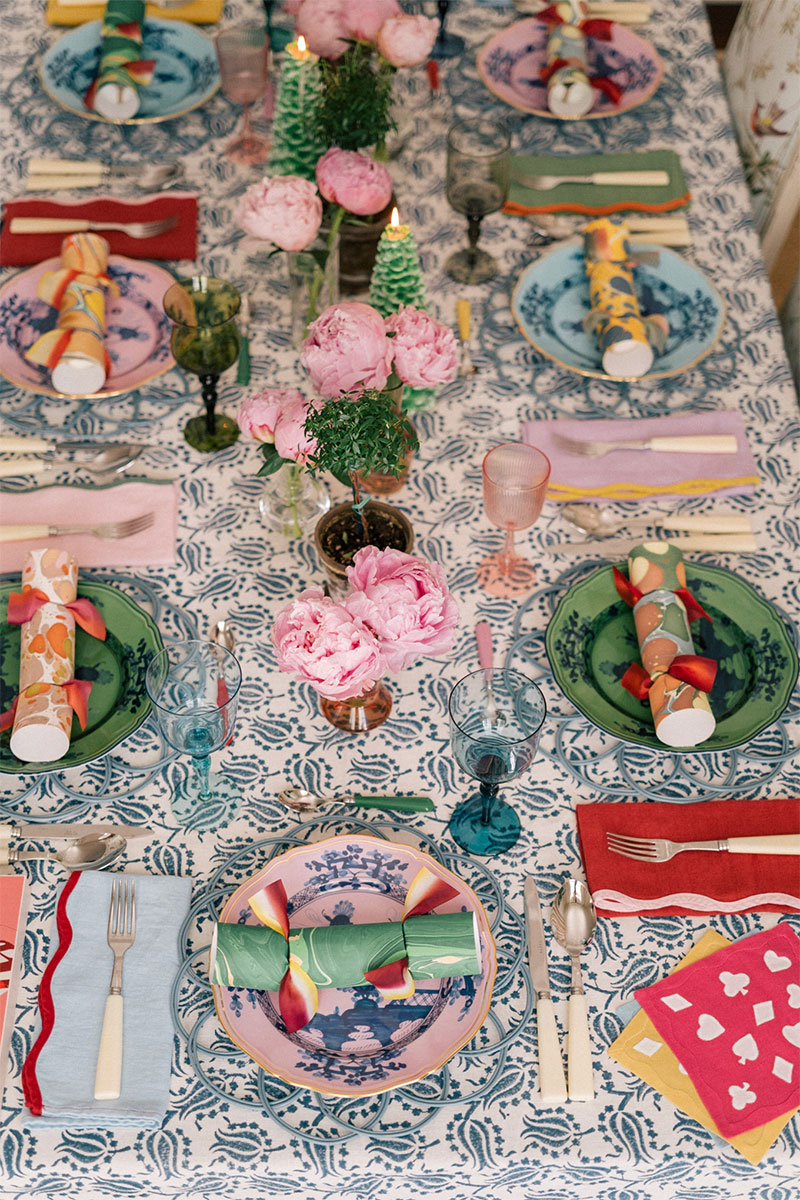 La table doucement maximaliste en version pastel de @juliaberolzheimer