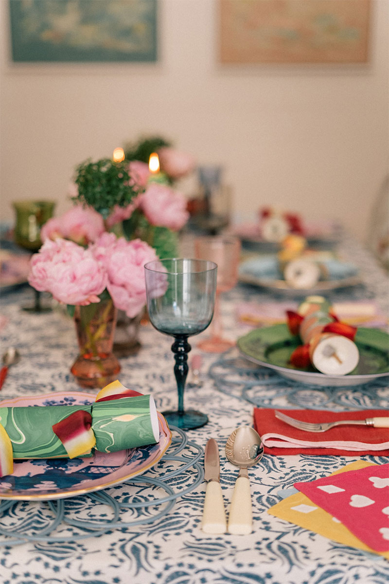 La table doucement maximaliste en version pastel de @juliaberolzheimer