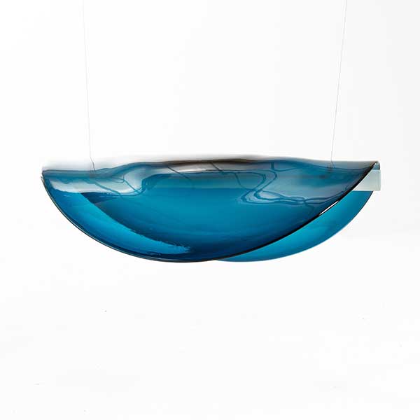 13 DESSERTS - Suspension en verre bleu, Venus - Design : Sophia Taillet