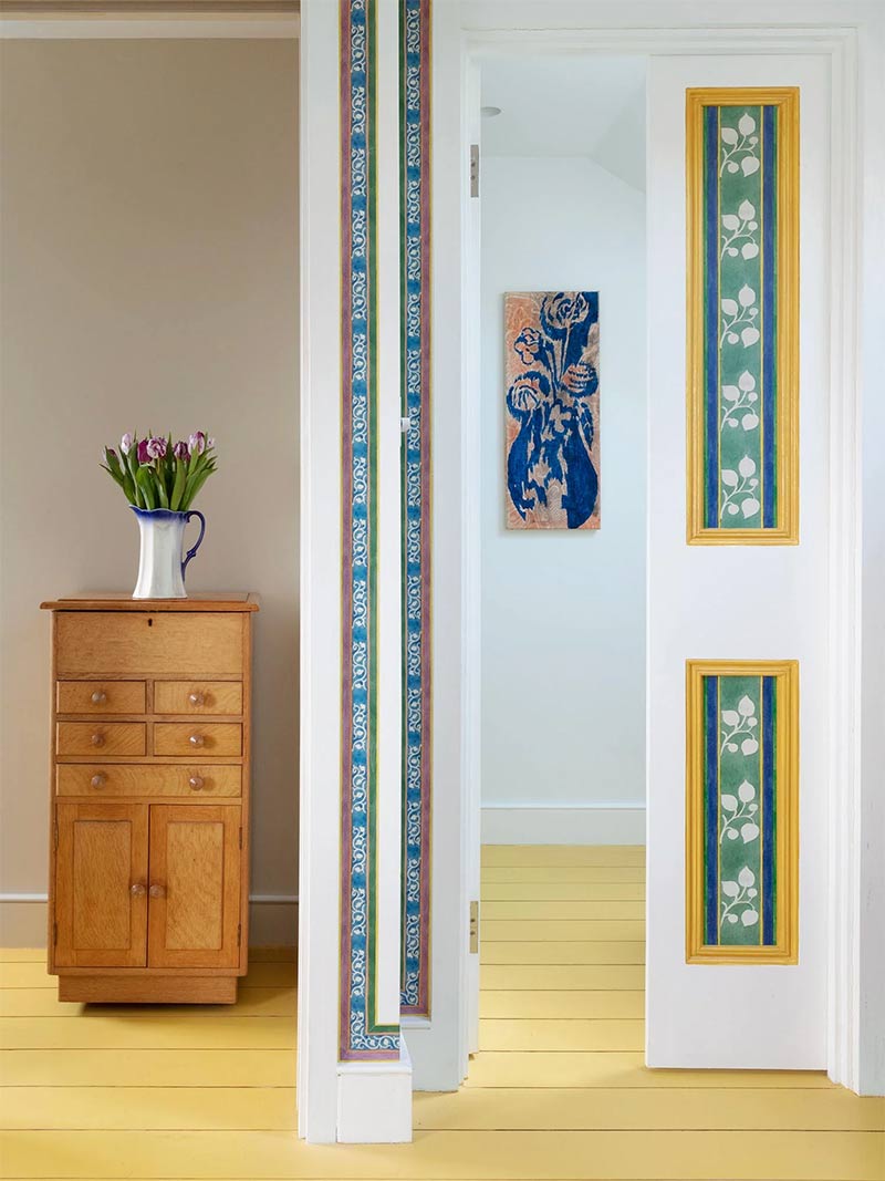 SILK STRIPE BORDER by C.F.A Voysey par @commonroom.co