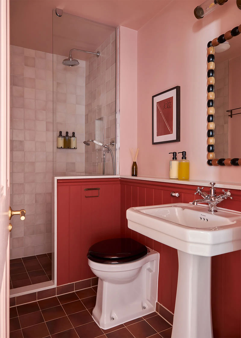 Une salle de bains qui reprend les codes du style victorien, mais de façon moderne
