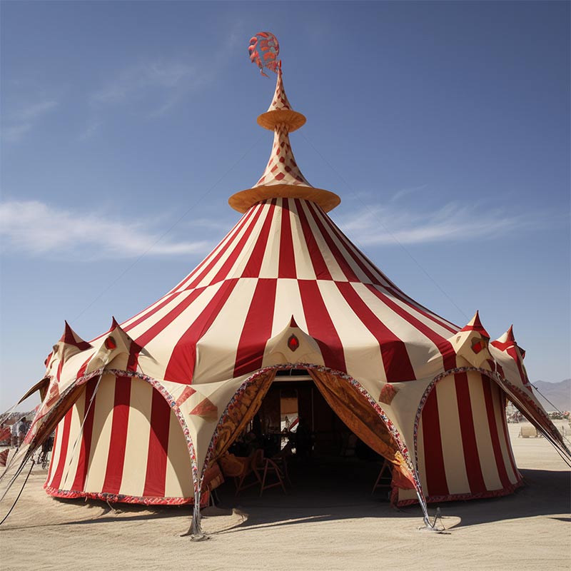 Chapiteau de cirque à larges rayures rouge et blanc qui inspire toute la tendance "Rayure cirque"