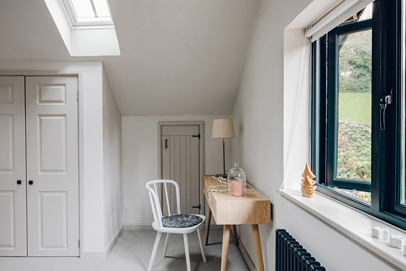 Petit coin bureau dans une chambre