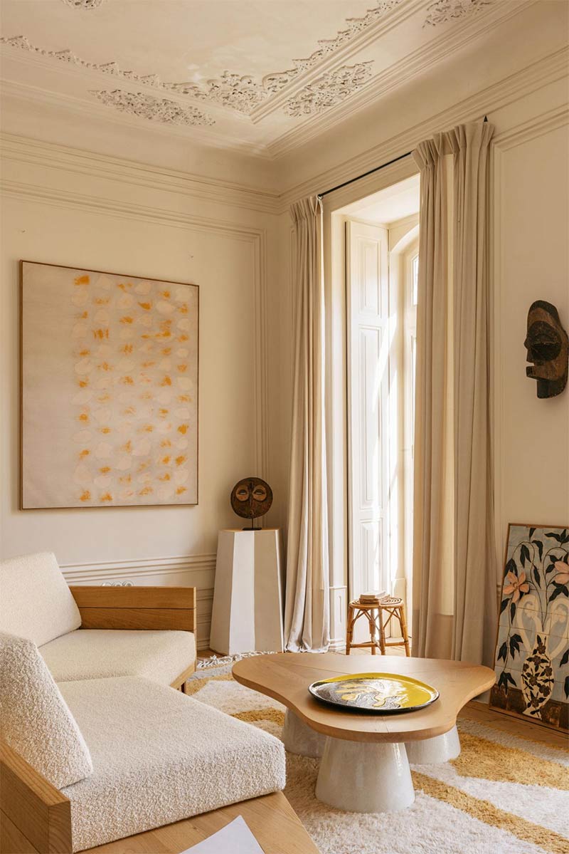 Un appartement ancien rénové par Garcé et Dimofski à Lisbonne avec du mobilier design exceptionnel