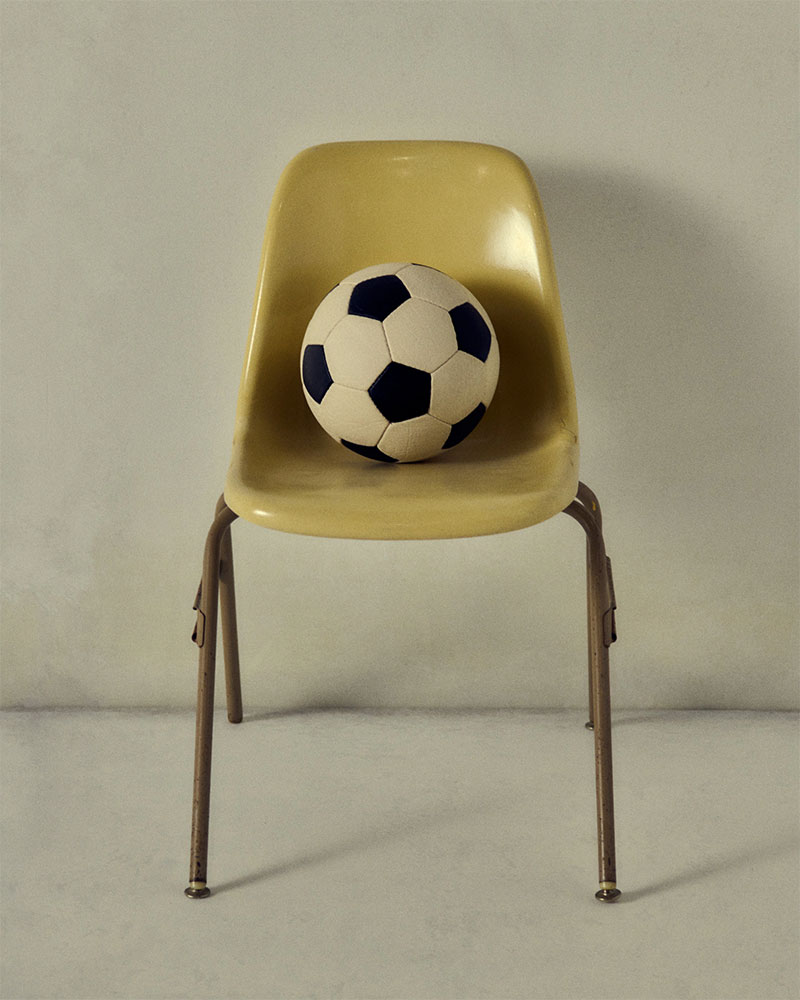 La collection SPORT de Zara Home - Ballon de foot en noir et blanc