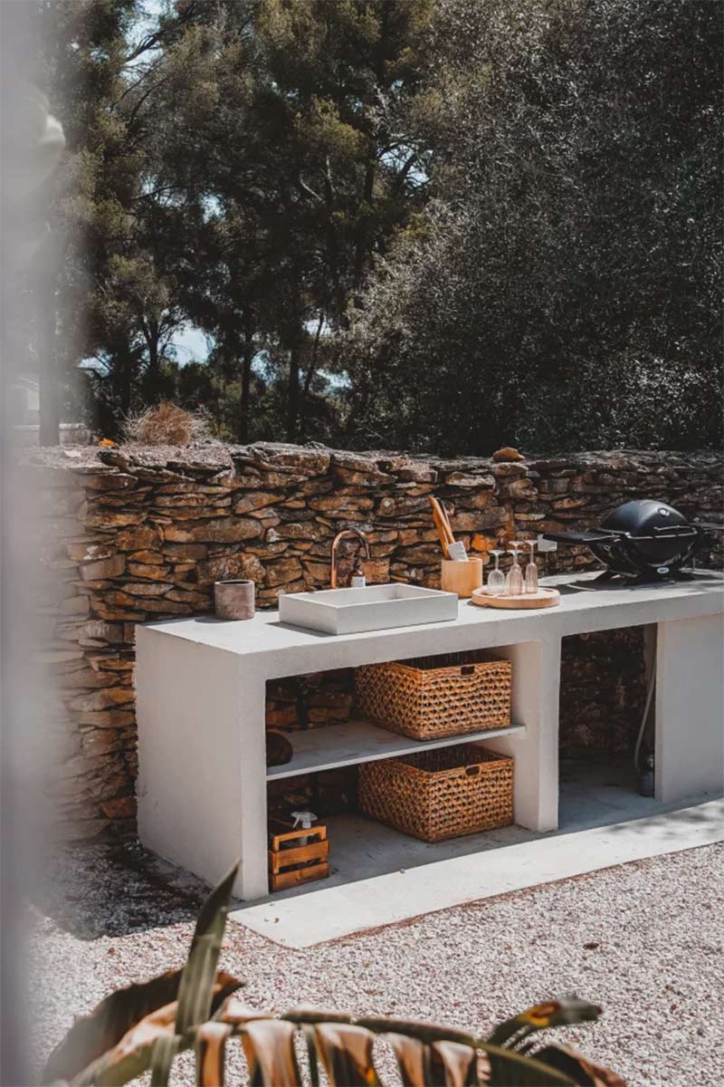 Cuisine d'été en béton - L'Amarantine, cabanons à louer à La Ciotat