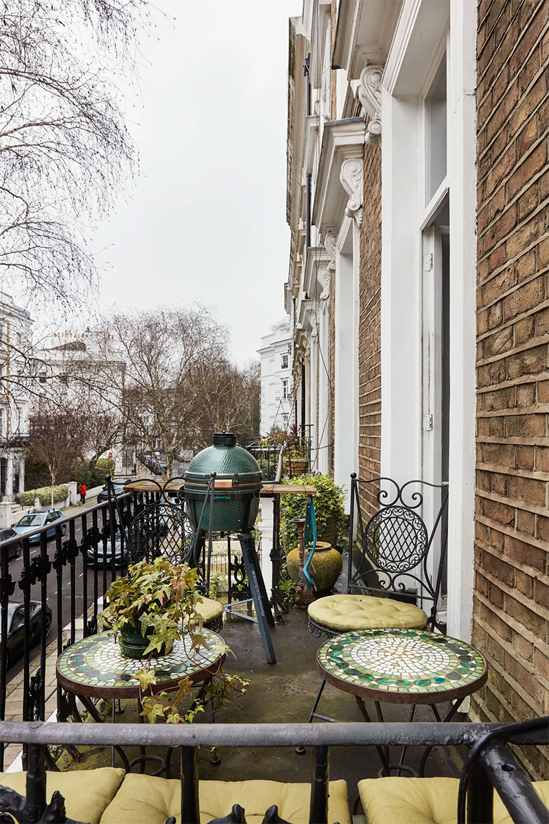 Un petit balcon permettant de profiter un peu de l'extérieur au cœur de Londres