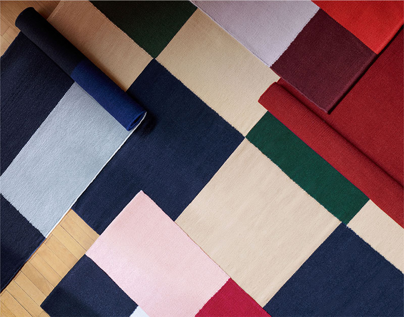 Collection de tapis Flat Works par l'artiste Ethan Cook pour Hay