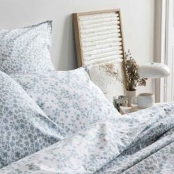 Blanc-cerise_collection-linge-de-lit-Brume-herbier-celadon