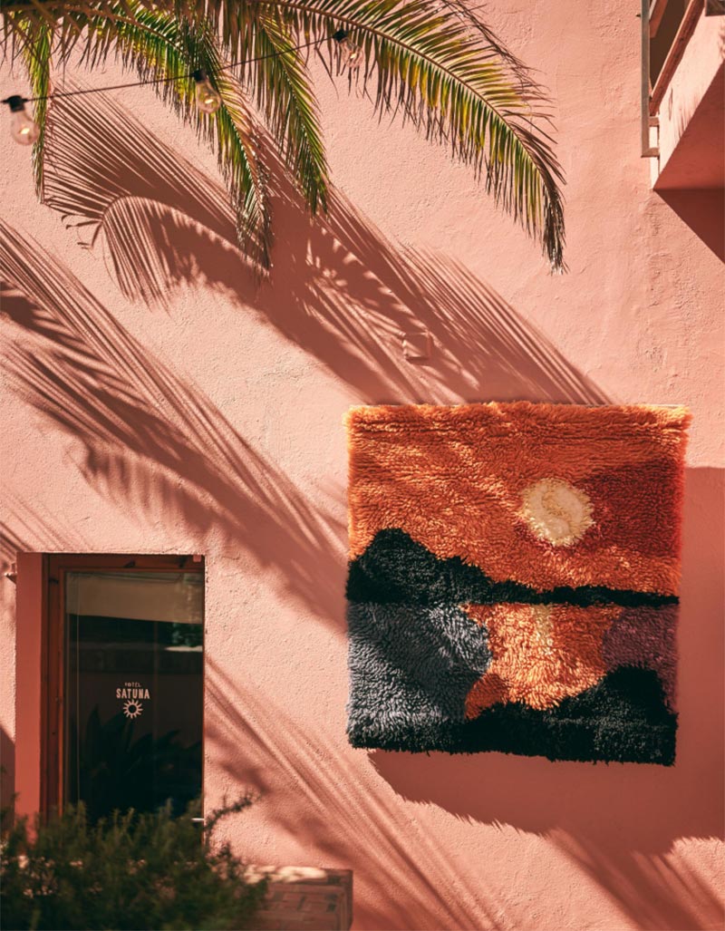 Tapis mis en déco à l'extérieur